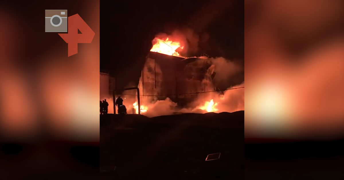 Взрыв в орле сегодня ночью. Взрыв в нефтебазе в Гудермесе. Пожар на нефтехранилище в Ангарске. Пожар в Гудермесе. Взрыв нефтехранилища.