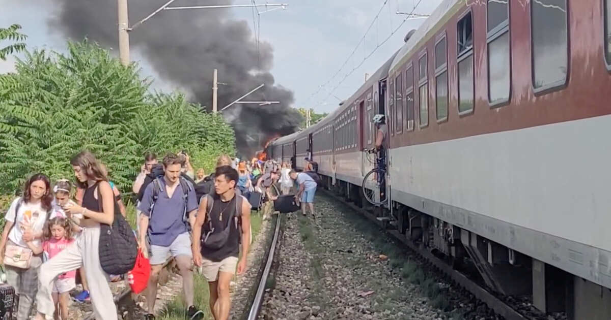 Человеческий фактор мог стать причиной столкновения автобуса с поездом в Словакии
