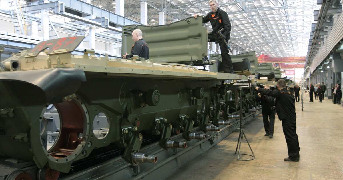 Оборонно-промышленный комплекс. Заводы оборонно промышленного комплекса. Визит шойгу. Танковый завод уралвагонзавод. Полигон кбп в туле.