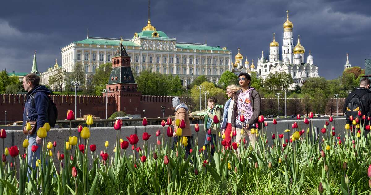 Фото москва май. Москва в мае. 1 Мая Москва. Май в Москве фото.