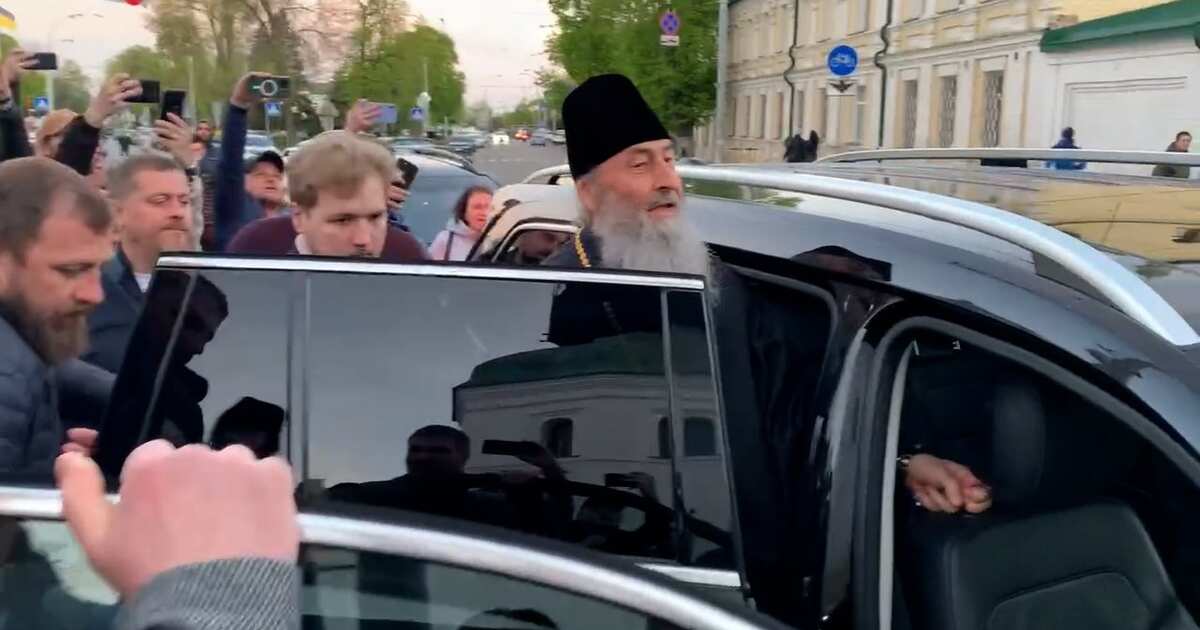 Союз православных журналистов: агрессивные радикалы попытались напасть на главу УПЦ у лавры в Киеве