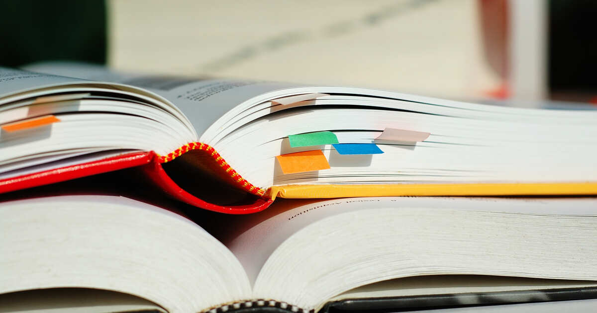 2book. Белая книга. Дизайнерские обложки книг. Книжка на белом фоне. Дизайнерские книжки.