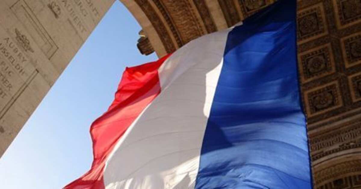 Франция призвала. Автономии Франции. Рука закона Франции. Куда финансирует Франция.