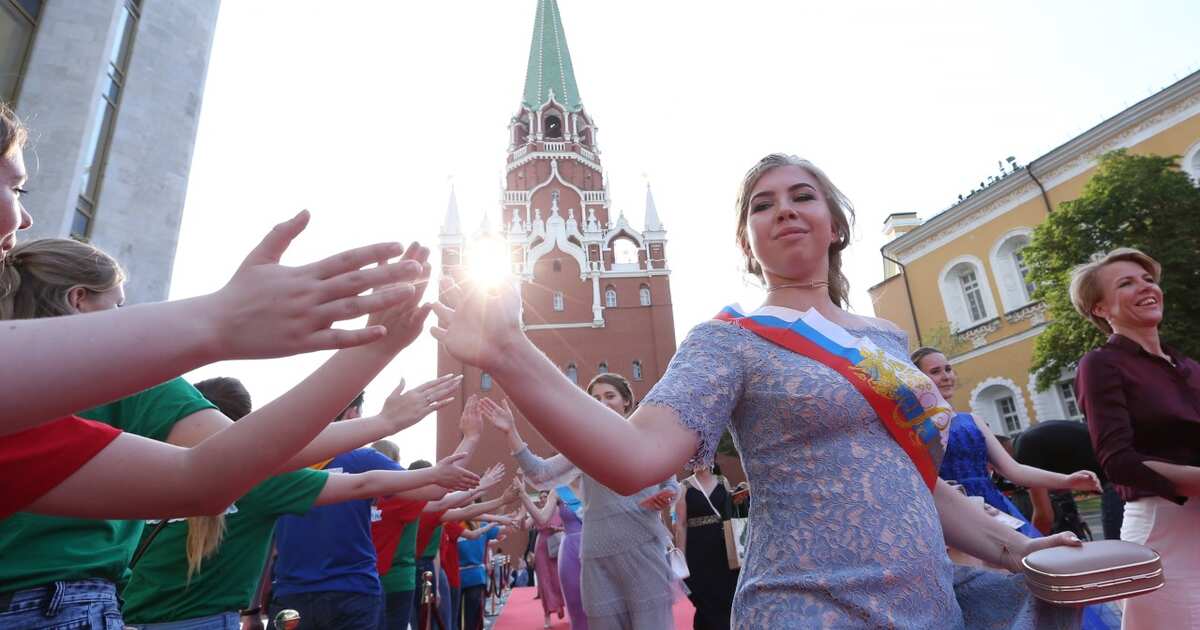 Около 45. Праздник выпускников в Москве. Отпраздновать выпускной в СПБ. Красноярск места для отмечания выпускного.