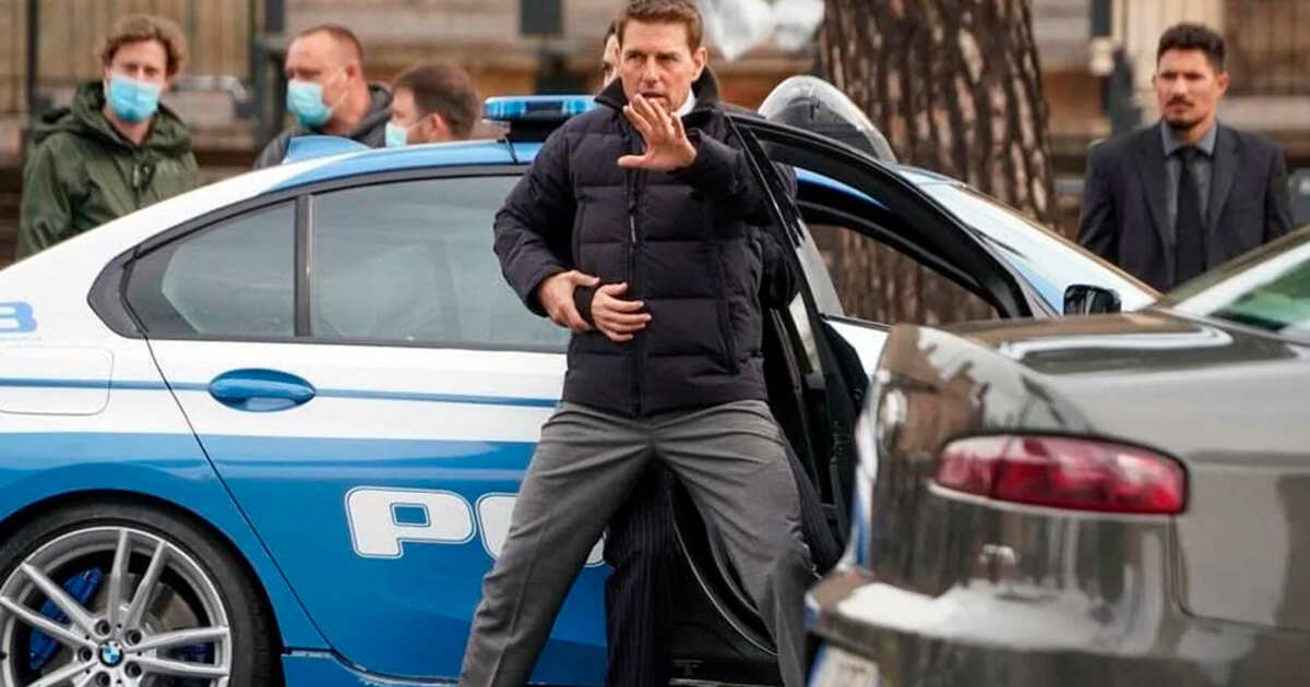 Машина том. Том Круз 2021. Tom Cruise папарацци 2021. Том Круз миссия невыполнима 7. Том Круз 2021 папарацци.