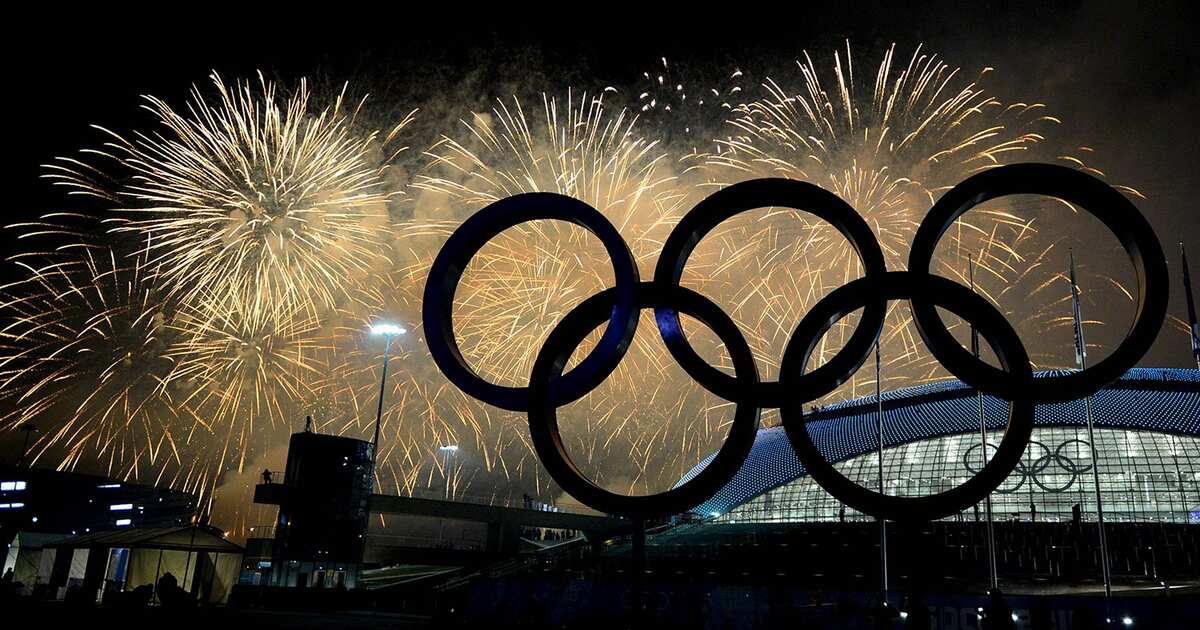 Олимпийские игры настоящее время. Олимпийские игры в Сочи. Олимпийский огонь Сочи 2014. Олимпийские игры в Сочи 2014 кольца.