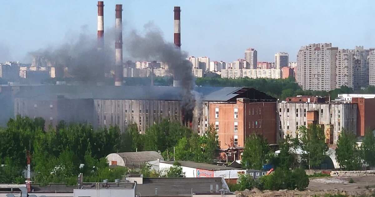 Пожар в спб 18.05. Пожар в СПБ сейчас. Крупные пожары СПБ. Что горит в Санкт-Петербурге сейчас. Пожар в Питере сейчас.