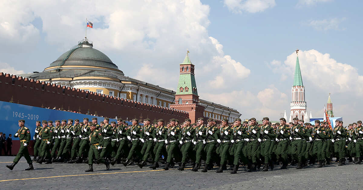 Участницы парада