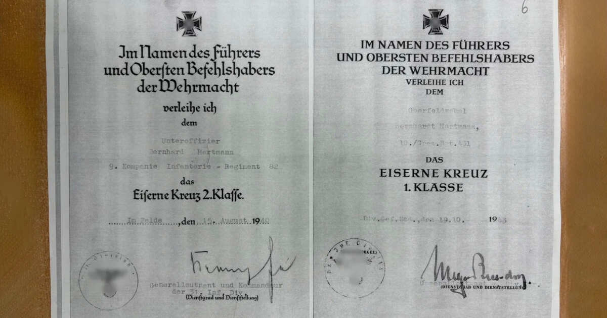 На Урале таможенники изъяли посылку из Германии с нацистской символикой