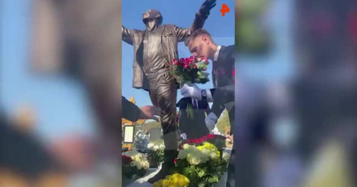 Никас Сафронов указал на главные недостатки памятника Борису Моисееву