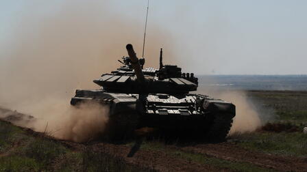 Экипажи танков Т-90М разгромили опорники с боевиками ВСУ в районе Часова Яра
