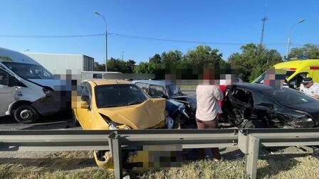 Один человек погиб в ДТП с пятью автомобилями в Ставропольском крае