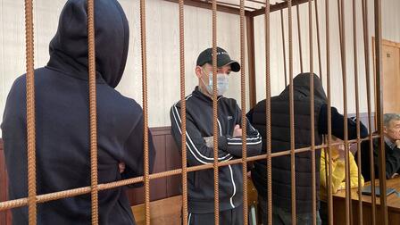 Фигурантам дела о мошенничестве с квартирой Долиной продлили срок ареста