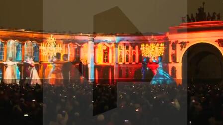 Посвященное Пушкину световое шоу прошло на Дворцовой площади в Санкт-Петербурге