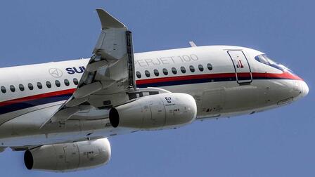 ОАК: SJ-100 с российским двигателем впервые взлетит в начале 2024 года
