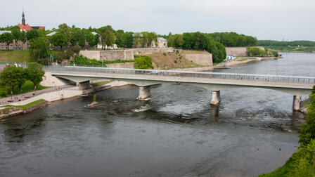 Эстония может установить буи в своих территориальных водах на Нарве