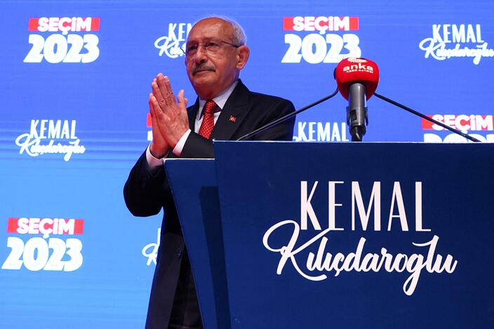 Les Turcs entre la Russie et les États-Unis ont choisi la Russie. Et qui choisira Erdogan ??