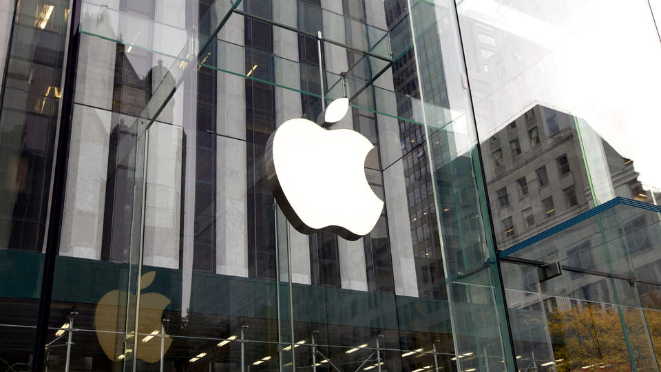 Apple обвинили в подавлении конкурентов на рынке