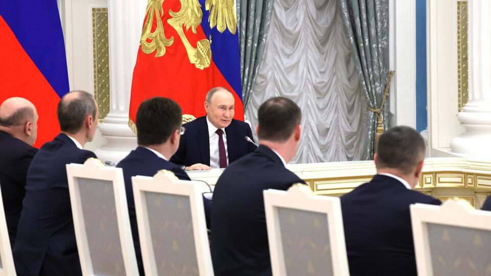 Путин поручил ежегодно выделять не менее 10 млрд на развитие 10 регионов
