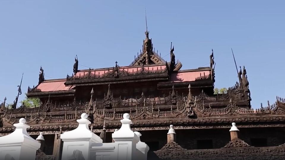 Кочующий бирманский дворец-монастырь Швенандо (Мьянма). Фото: © Кадр из программы "Невероятно интересные истории", РЕН ТВ