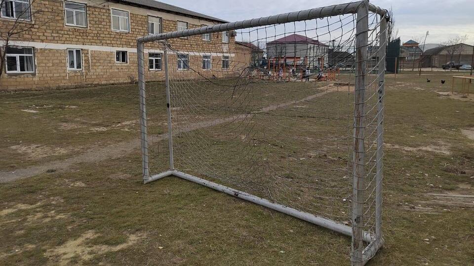Футбольные ворота упали на 9-летнего мальчика в Дагестане