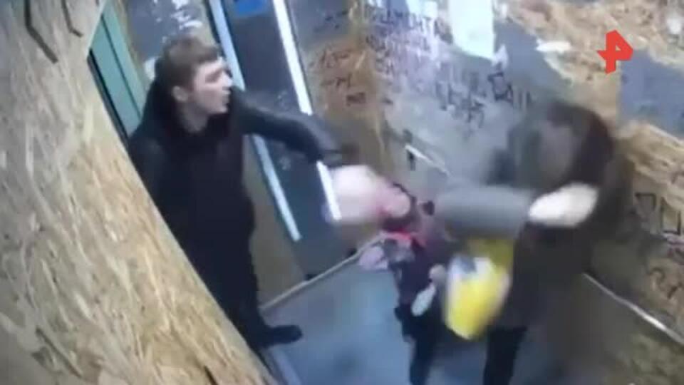 Житель Самары напал на женщину с ребенком в лифте