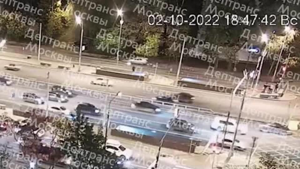 Водитель сбил девочку на самокате на пешеходном переходе в Москве