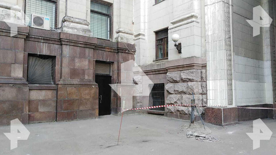 Фасад жилого дома обрушился в центре Москвы