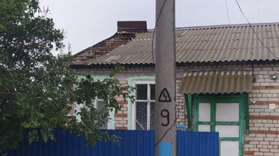 Ветер снес крыши домов и детсадов в нескольких селах под Волгоградом