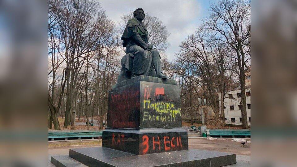 Захарова: пока Киев сносит памятники Пушкину, в Африке чтят его память