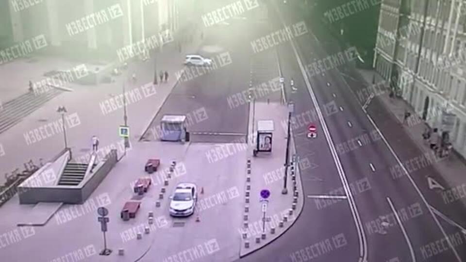 Видео угона машины ДПС в центре Москвы