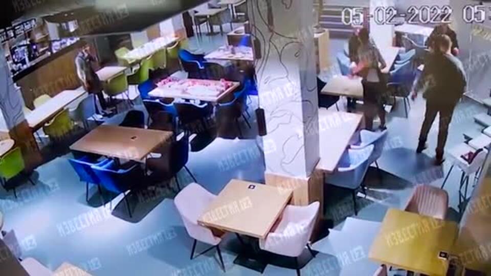 Массовая драка в ресторане в центре Москвы попала на видео