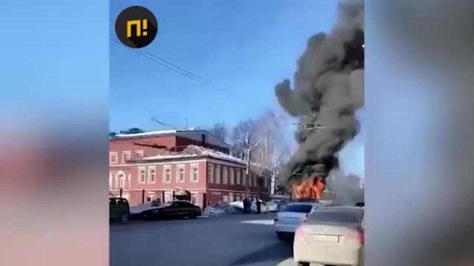В Кирове троллейбус с пассажирами загорелся во время движения