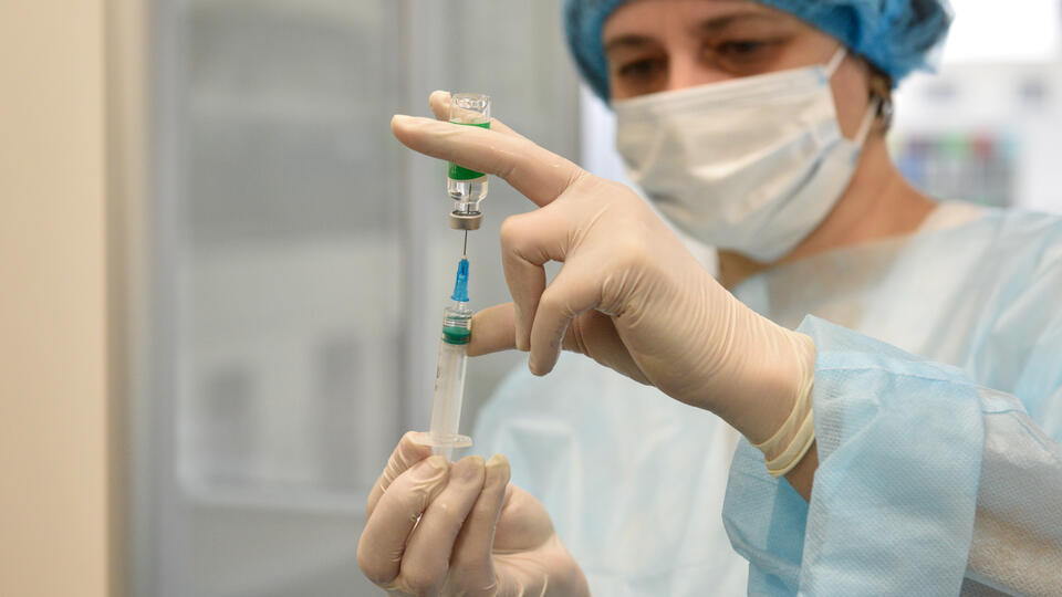Больше половины украинских медиков отказались от индийской вакцины