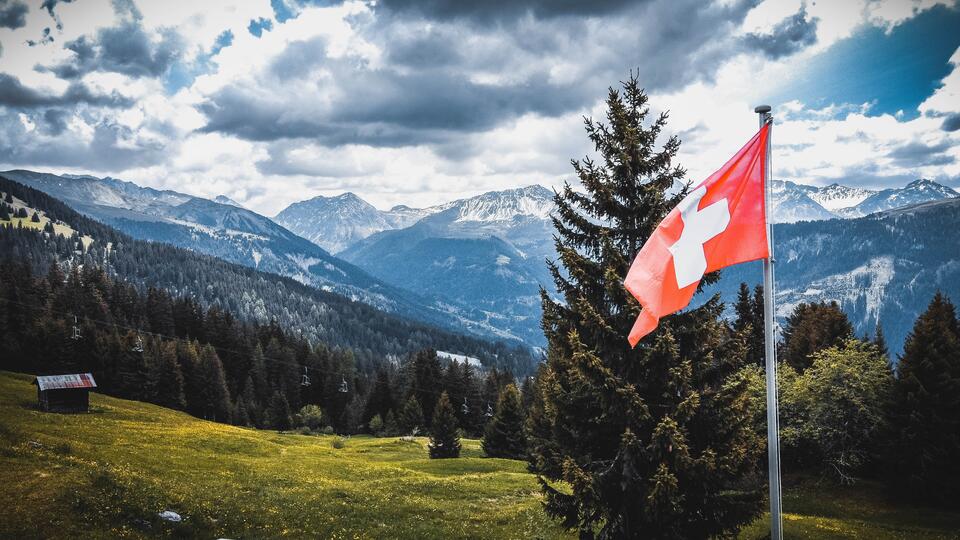 Швейцария теряет государственность вместе с нейтралитетом