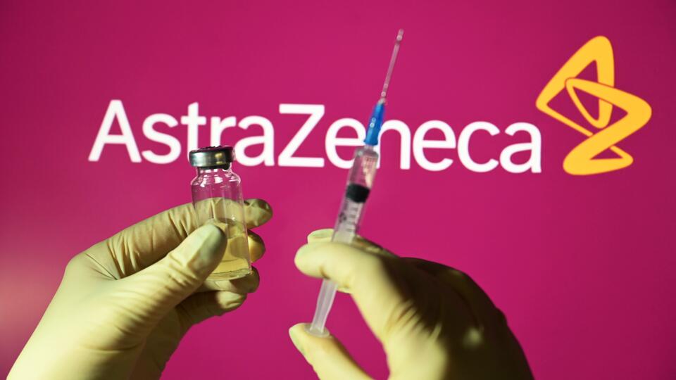 ВОЗ одобрила вакцину AstraZeneca для экстренного применения