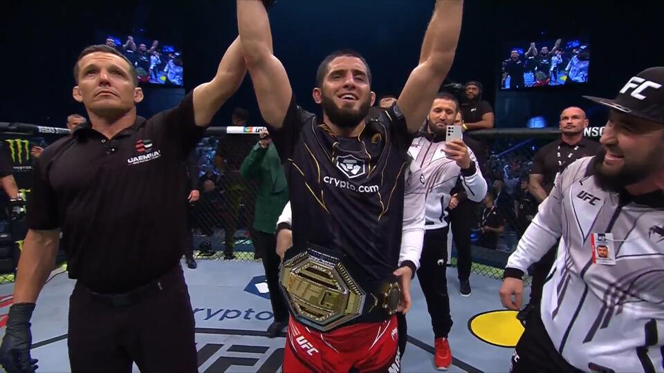 Махачев придушил Оливейру и стал чемпионом UFC в легком весе