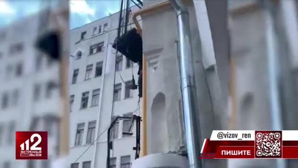 Шахта лифта обрушилась в доходном доме в центре Москвы
