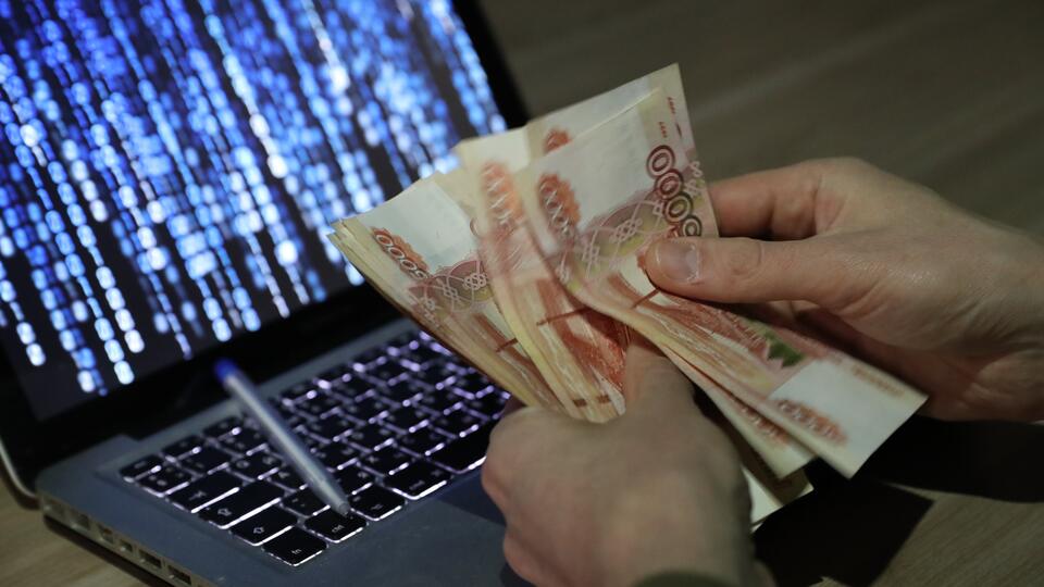 Школьница перевела мошенникам более 400 тыс. рублей ради валюты в игре