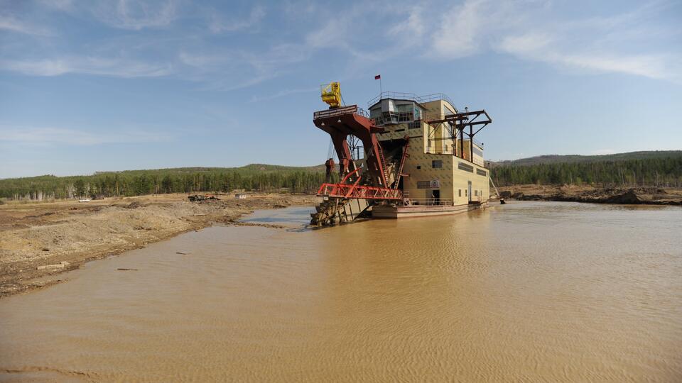 Эксперты Роскосмоса выявили загрязнение рек золотодобытчиками