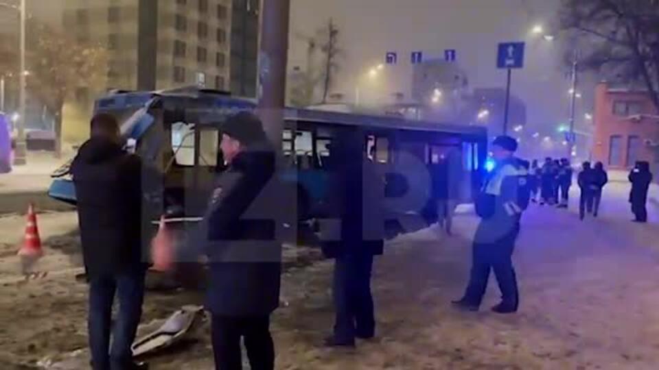 Кадры с места ДТП с автобусом в Москве, где пострадали 12 человек