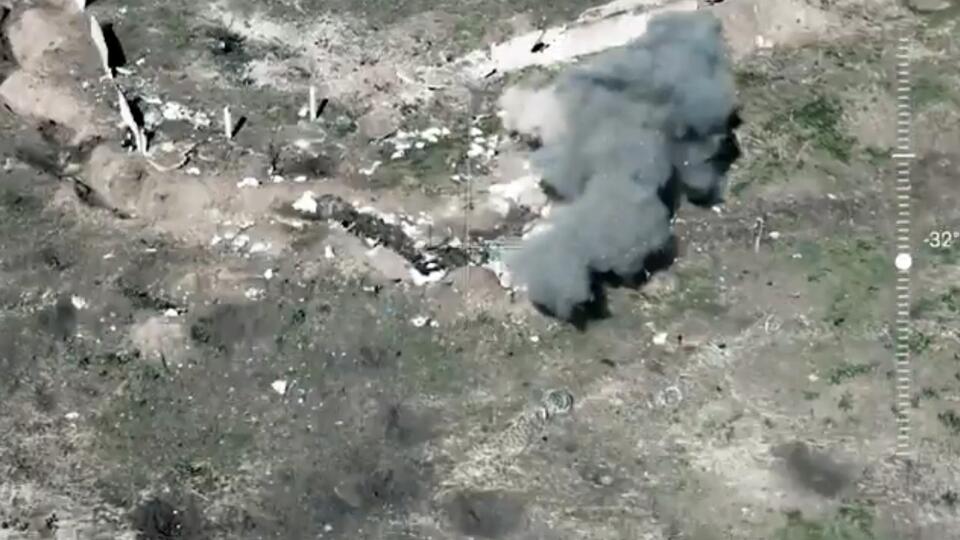 Кадры уничтожения FPV-дронами позиций ВСУ в районе Спорного