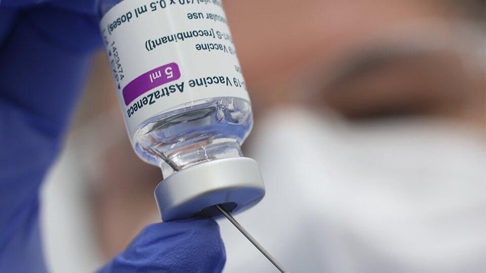 Во Франции 8 человек умерли от тромбоза после вакцинации AstraZeneca