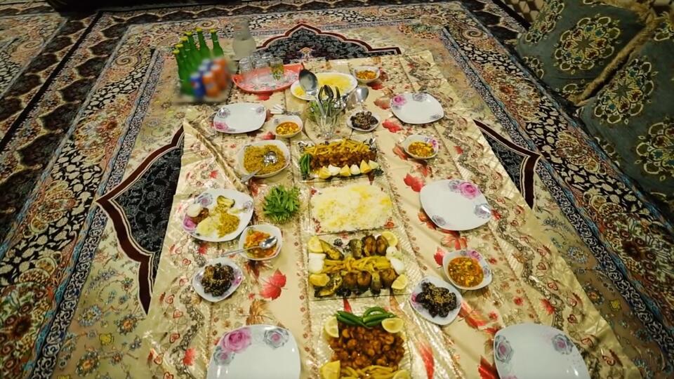Гостеприимность иранцев и блюдо из акулы. Фото: © Кадр из программы "Невероятно интересные истории", РЕН ТВ