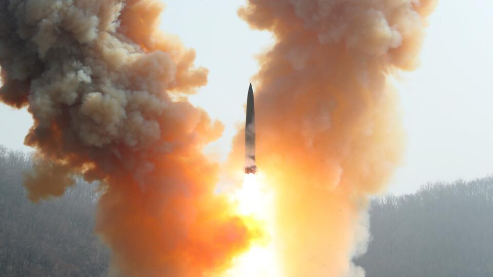 Жителей японской Окинавы призвали укрыться из-за пуска ракеты КНДР