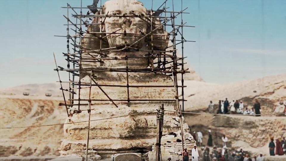 "Едва-едва выглядывала голова": сфинкса заносило песком полностью. Фото: © Кадр из программы "Загадки человечества", РЕН ТВ