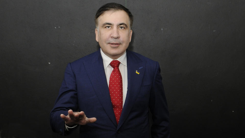 Саакашвили уехал на реанимобиле в военный госпиталь Гори