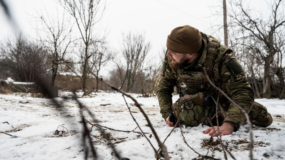 Зеленский заявил об исключительно тяжелой ситуации в Донбассе