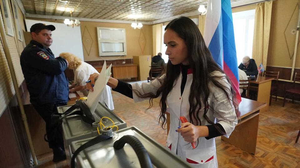 Голосование в лнр. Избирательная комиссия Луганской народной Республики Центральная.