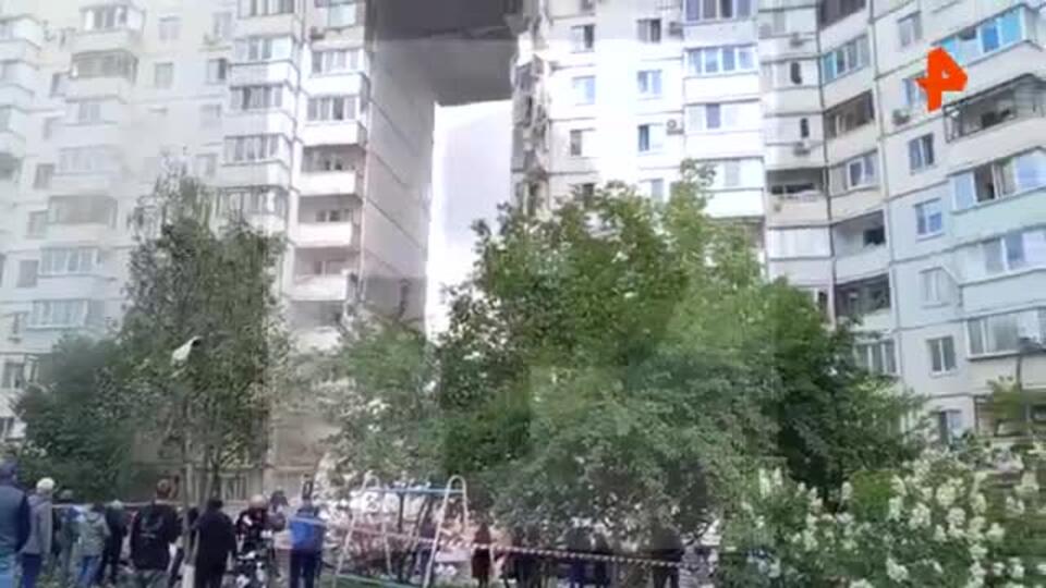 Кадры с места обрушения подъезда жилого дома в Белгороде